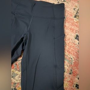 Lululemon Navy Cropped Capri Leggings Mid Rise